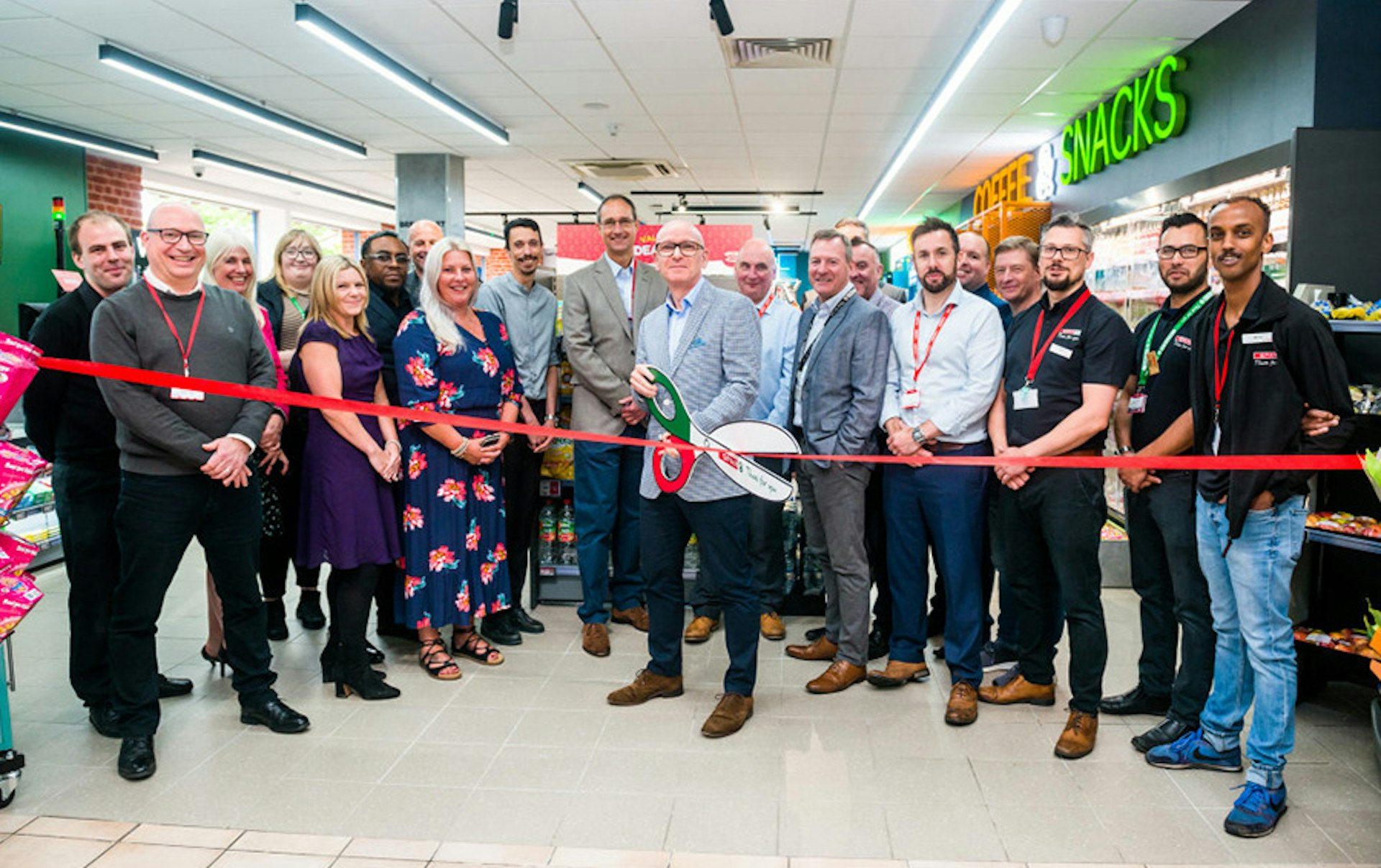 Roadchef introduces SPAR’s latest convenience store design to Strensham North motorway services