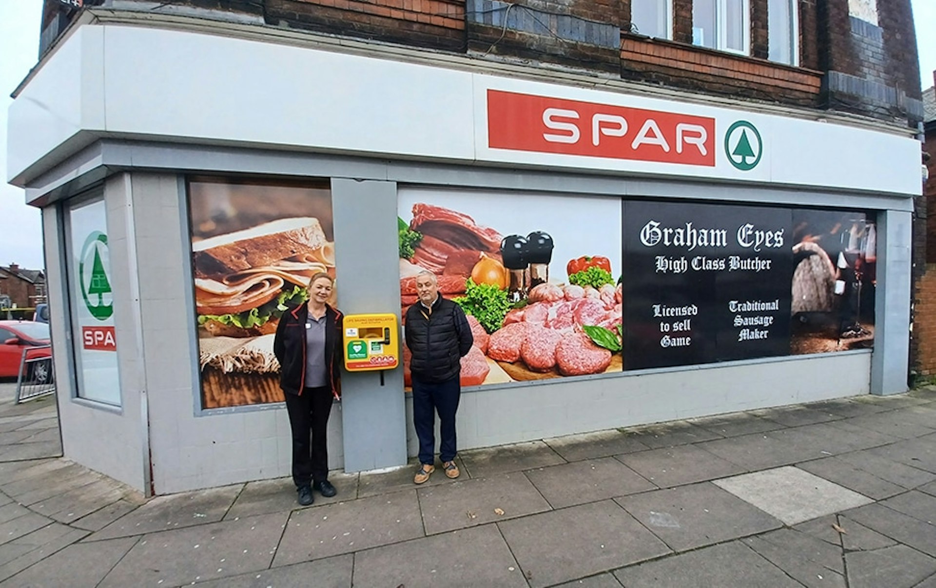 Southport Saviours and SPAR team up to improve defibrillator access